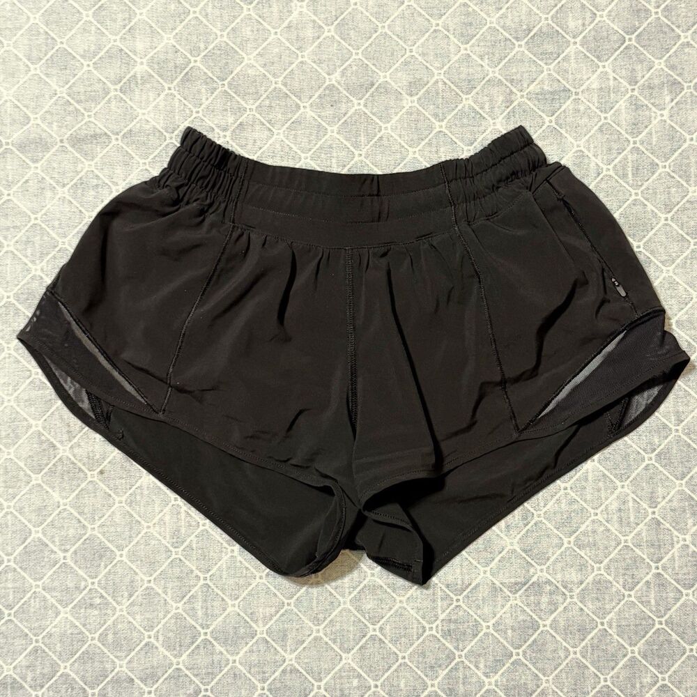 Lululemon Hotty Hot LR 2.5” Shorts Black Size 4 Running Athletic Lined